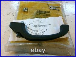 AM147089 JOHN DEERE OEM GATOR DOOR HANDLE KIT Glass Door Mauser Cab HPX 620 B2AB